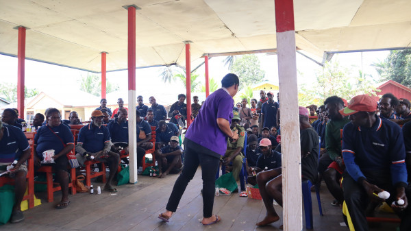 Pelatihan Budidaya Ternak Ayam Di Distrik Subang Timur Jauh